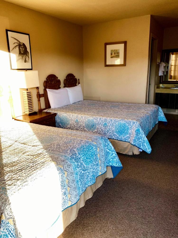 Double Room with Two Double Beds at Rio Grande Motel, photo 3