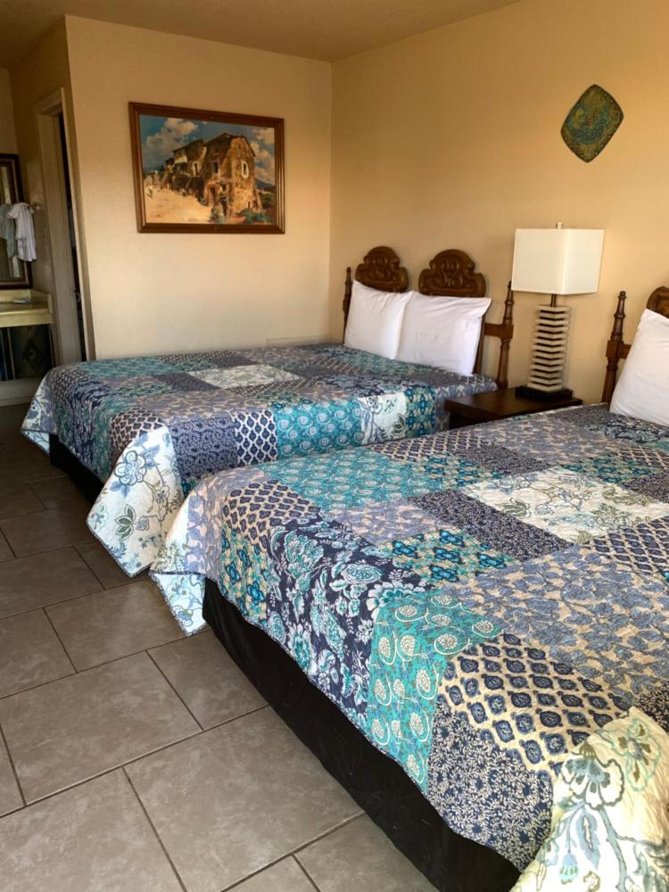 Double Room with Two Double Beds at Rio Grande Motel, photo 2
